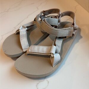 Teva Beige Textured Strap